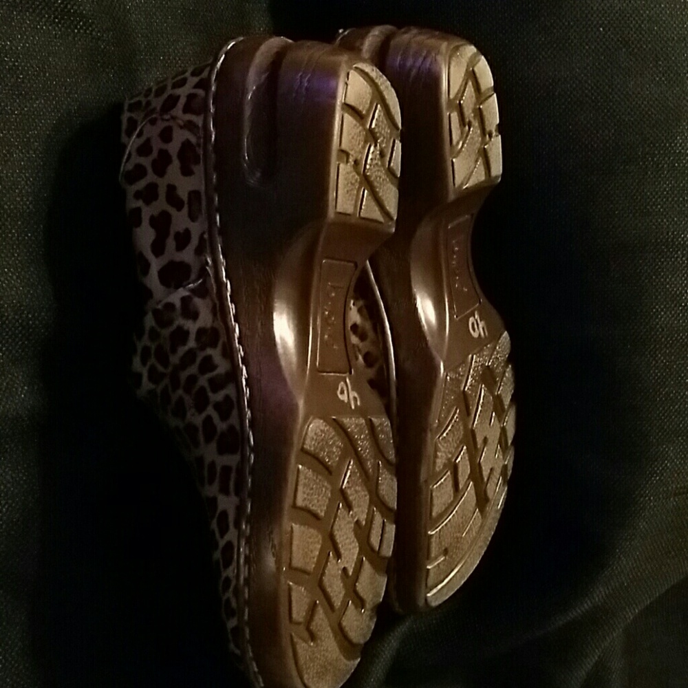 Shoes - Picture 3 of 4